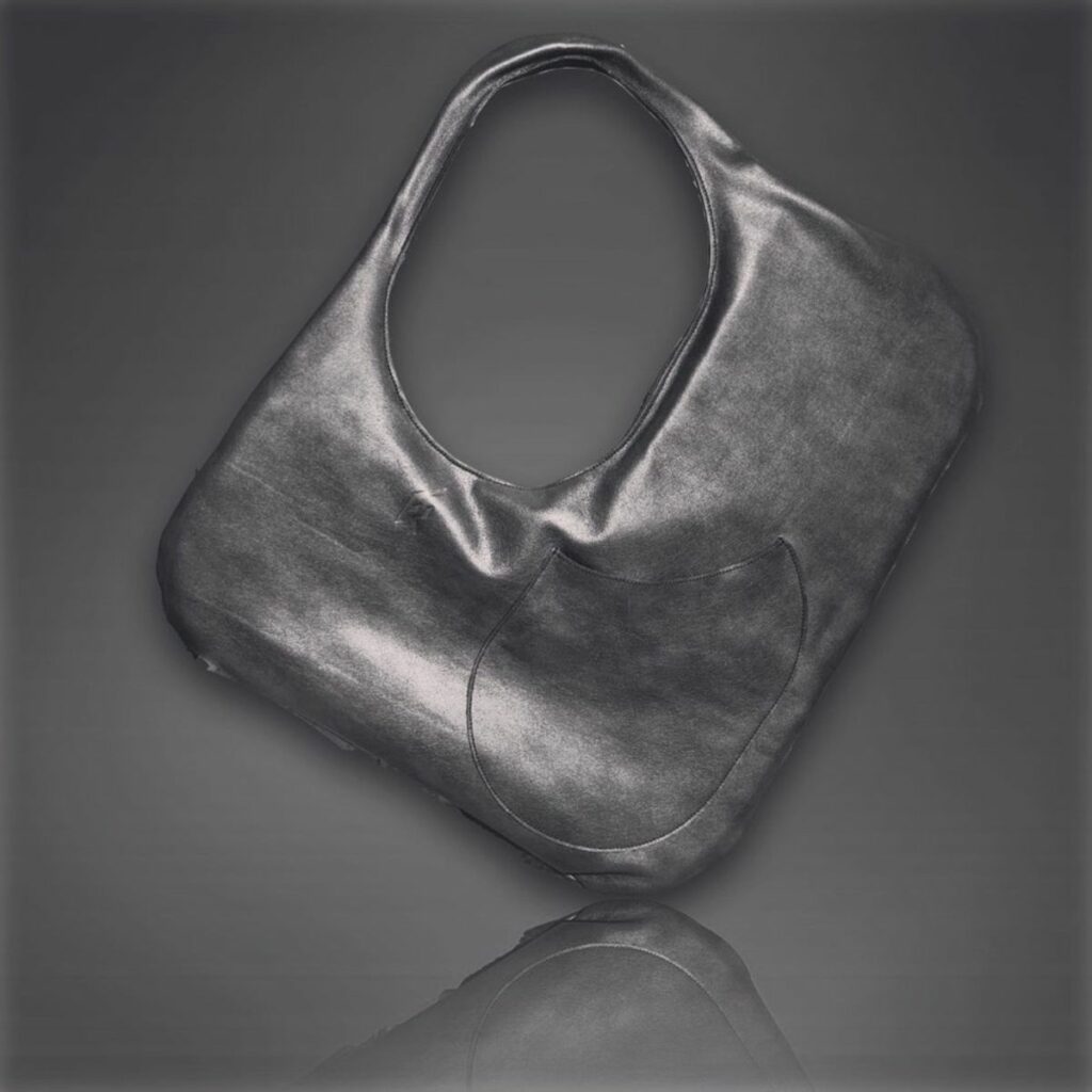 Le sac armure cuir seventies